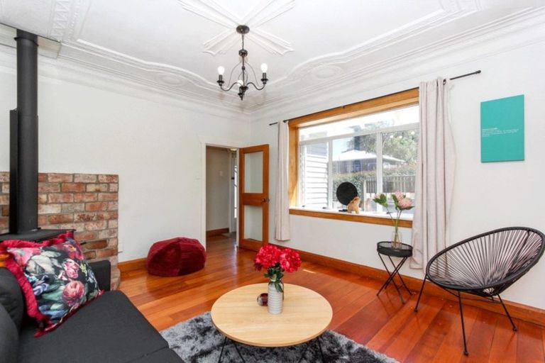 Photo of property in 15a Sycamore Grove, Lower Vogeltown, New Plymouth, 4310