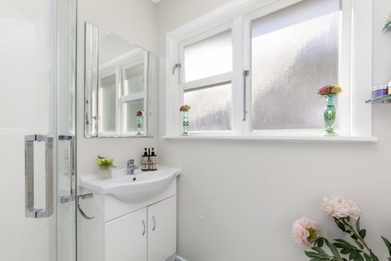 Photo of property in 32 Lowry Crescent, Stokes Valley, Lower Hutt, 5019