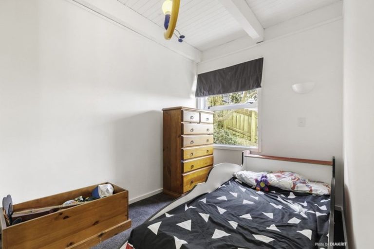 Photo of property in 17 Fitzpatrick Street, Newlands, Wellington, 6037