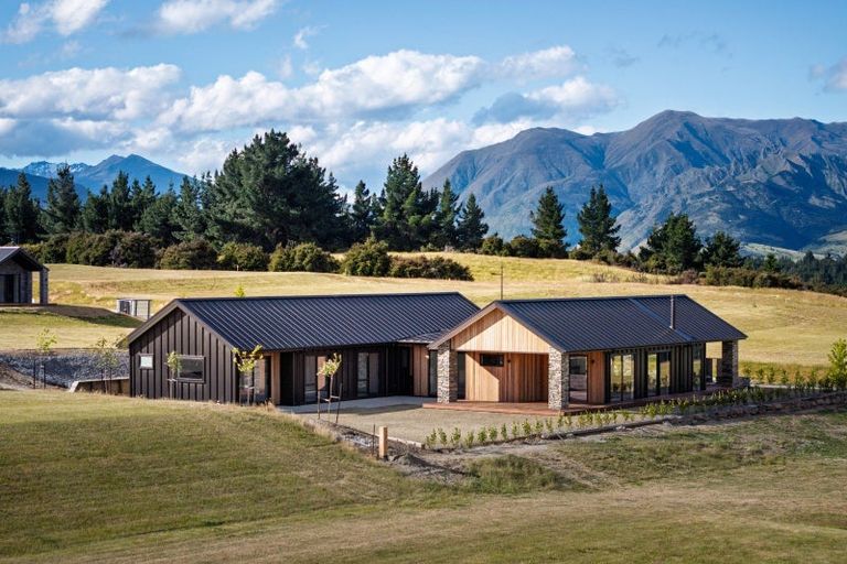 Photo of property in 30 Carrickmore Crescent, Wanaka, 9305