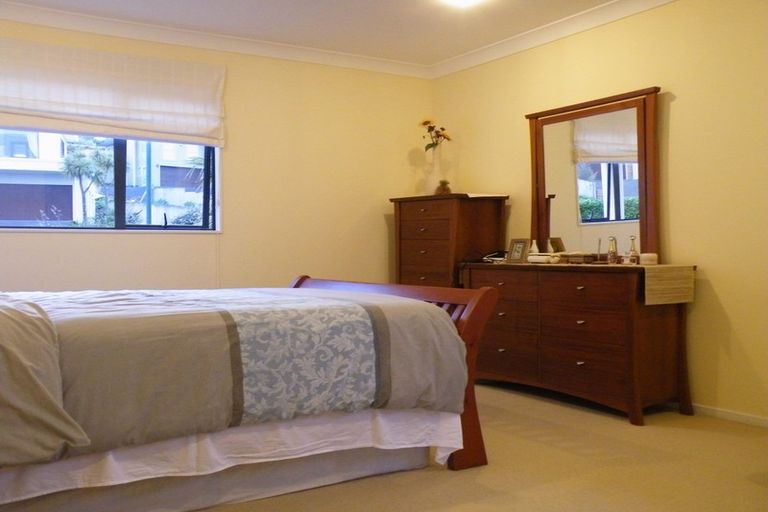 Photo of property in 6 Cricklade Terrace, Windsor Park, Auckland, 0632