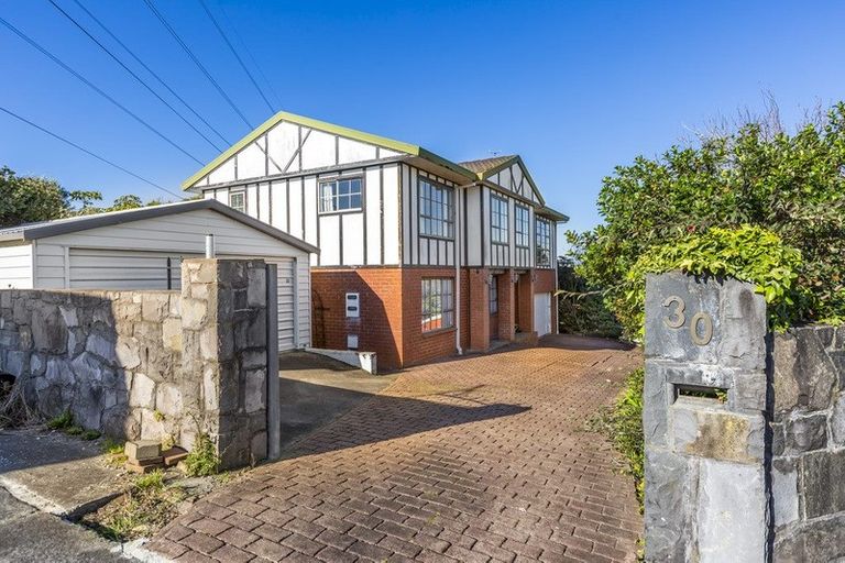 Photo of property in 30 Hoskins Avenue, Hillsborough, Auckland, 1042