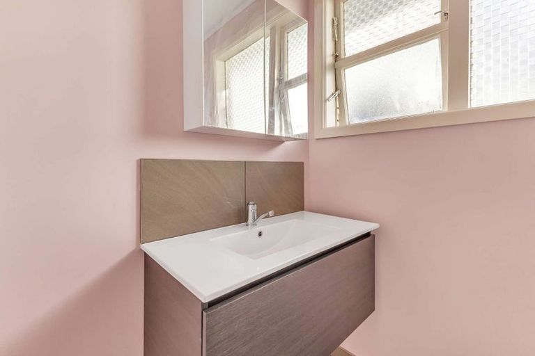 Photo of property in 12 South Road, Moturoa, New Plymouth, 4310