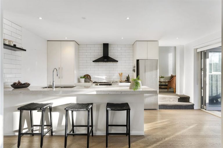 Photo of property in 14 The Anchorage, Sunnyhills, Auckland, 2010