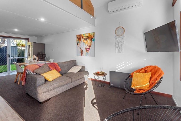 Photo of property in 22 Kamo Road, Regent, Whangarei, 0112