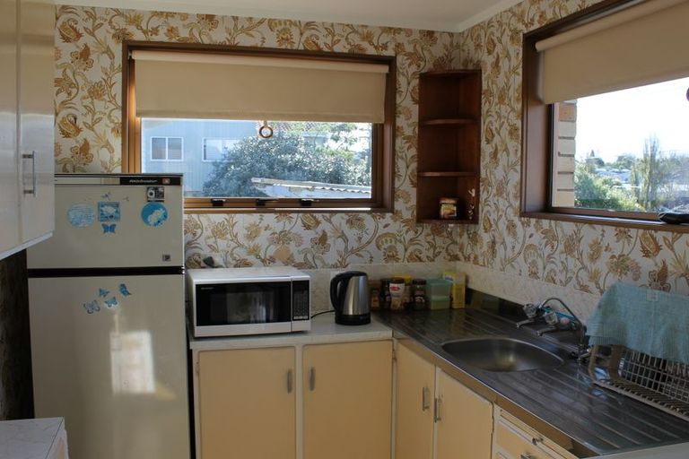 Photo of property in 2/52 Butterworth Drive, Glendene, Auckland, 0602