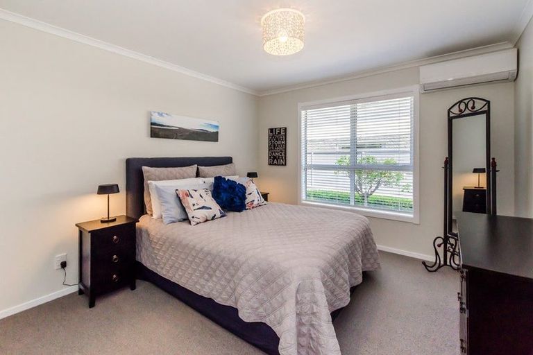Photo of property in 44 Rewarewa Crescent, Waikanae, 5036