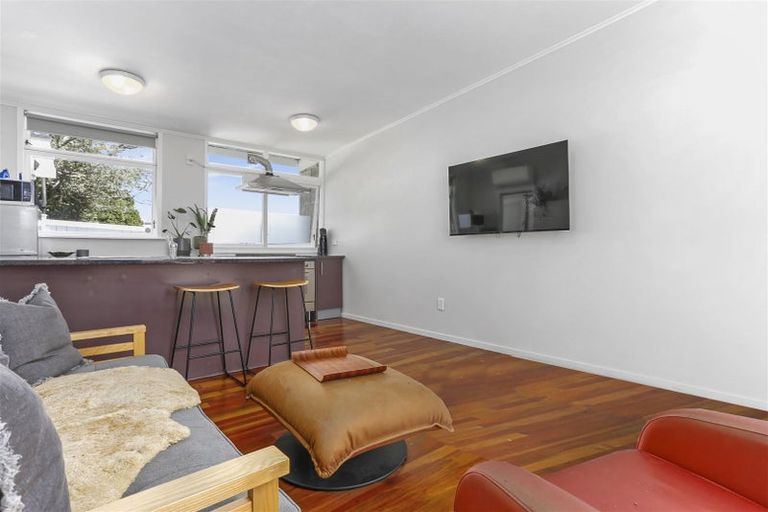 Photo of property in 4/13 Napoleon Avenue, Milford, Auckland, 0620