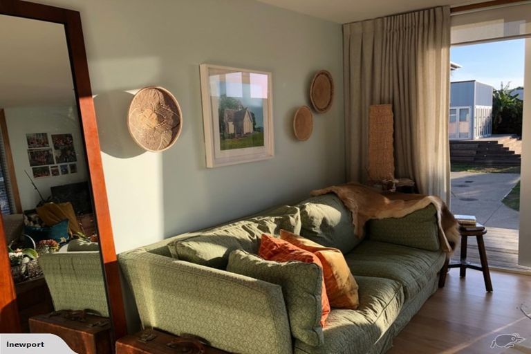 Photo of property in 2a Kiwi Esplanade, Mangere Bridge, Auckland, 2022