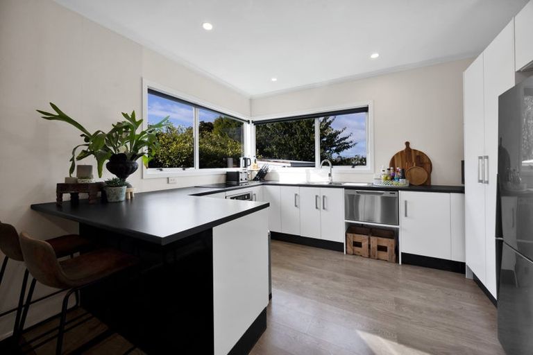 Photo of property in 191 Seaview Road, Westown, New Plymouth, 4310