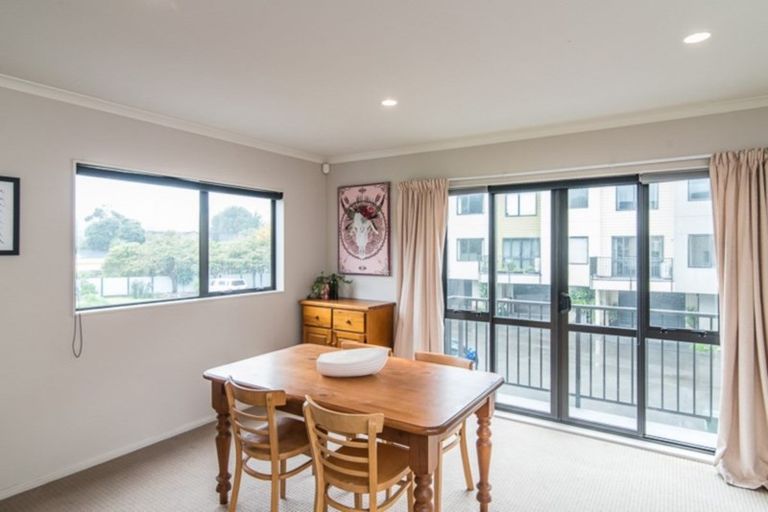 Photo of property in Te Kakariki Apartments, 1/1 Wellington Road, Paekakariki, 5034