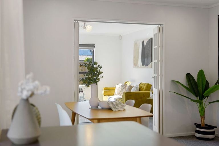 Photo of property in 37 Rosebank Grove, Waikanae, 5036