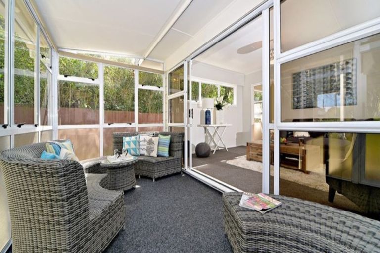 Photo of property in 12 Barnard Place, Manurewa East, Auckland, 2102