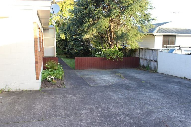 Photo of property in 2/23 Tahi Terrace, Glen Eden, Auckland, 0602