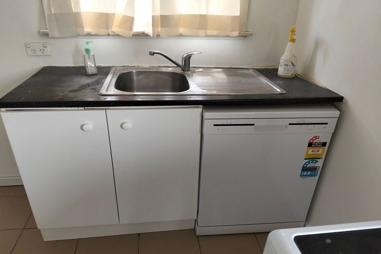 Photo of property in 1/450 Great South Road, Opaheke, Papakura, 2113