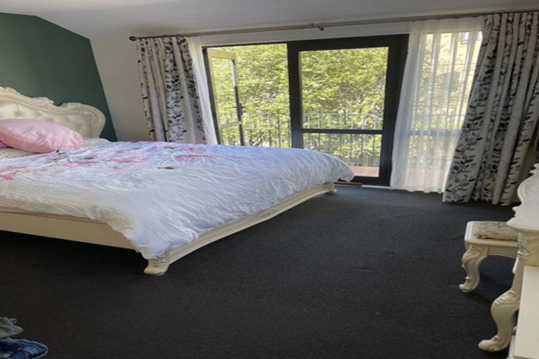 Photo of property in 20 Trotting Terrace, Fairview Heights, Auckland, 0632