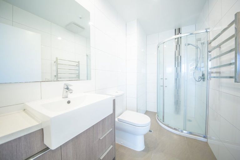 Photo of property in Apollo Apartments, 306/46 Rosedale Road, Rosedale, Auckland, 0632