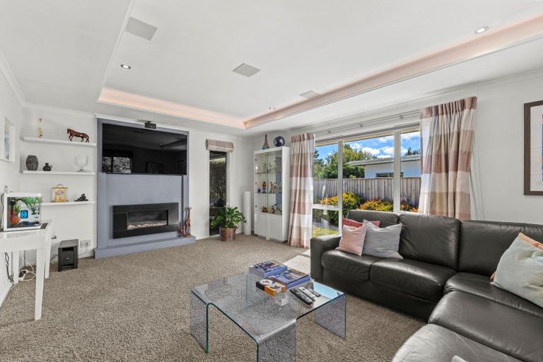 Photo of property in 28 Wilkinsons Road, Harewood, Christchurch, 8051