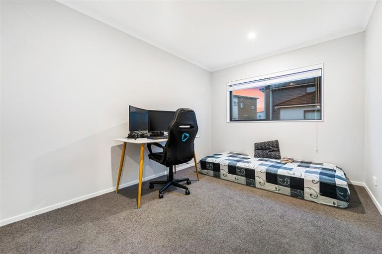 Photo of property in 17 Richard Petterd Way, Swanson, Auckland, 0614