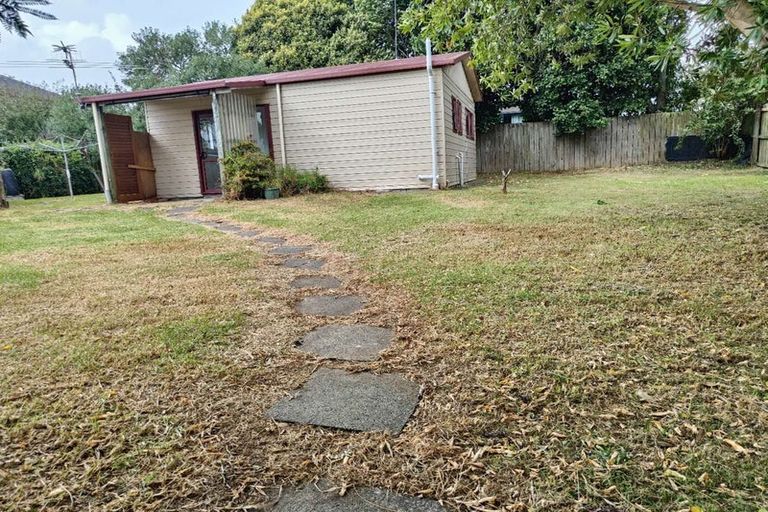 Photo of property in 15 Bundena Place, Clendon Park, Auckland, 2103
