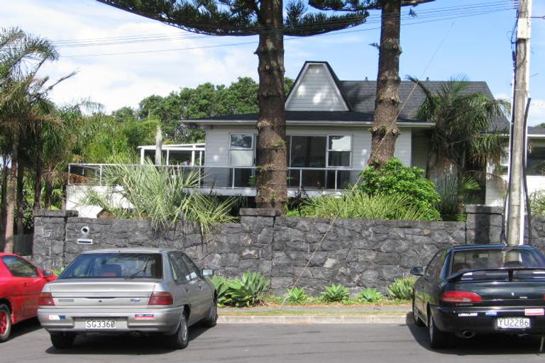 Photo of property in 17 The Esplanade, Campbells Bay, Auckland, 0630
