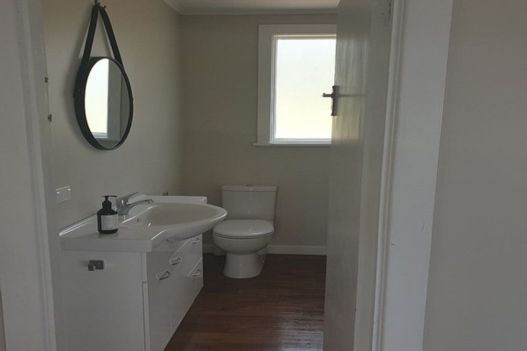 Photo of property in 15 Awaroa Road, Helensville, 0800