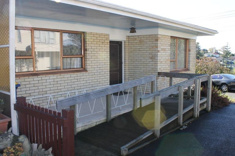 Photo of property in 2/52 Butterworth Drive, Glendene, Auckland, 0602