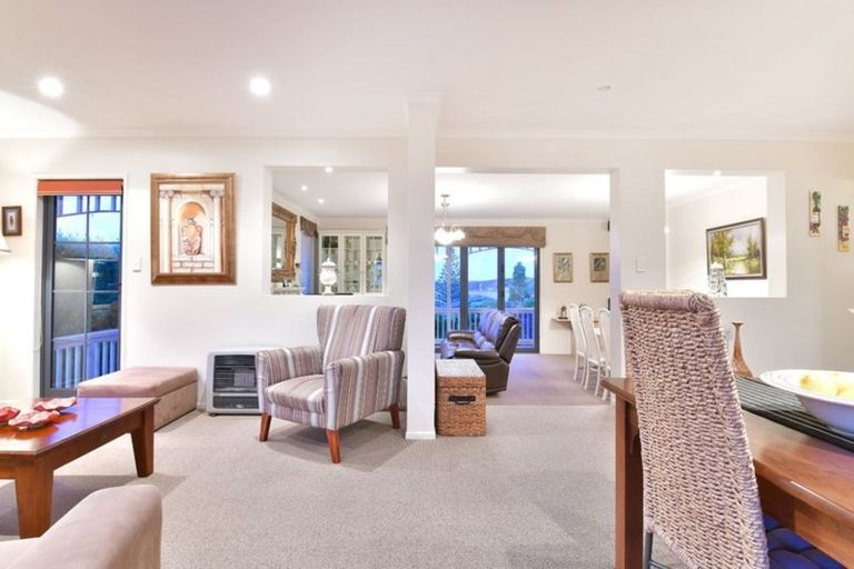 Photo of property in 6 Melandra Road, Stanmore Bay, Whangaparaoa, 0932