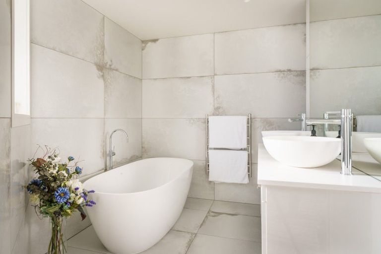 Photo of property in 10 Bevan Place, Wanaka, 9305