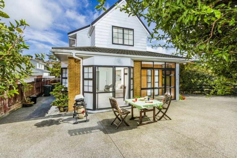 Photo of property in 1/97 Matipo Road, Mairangi Bay, Auckland, 0630