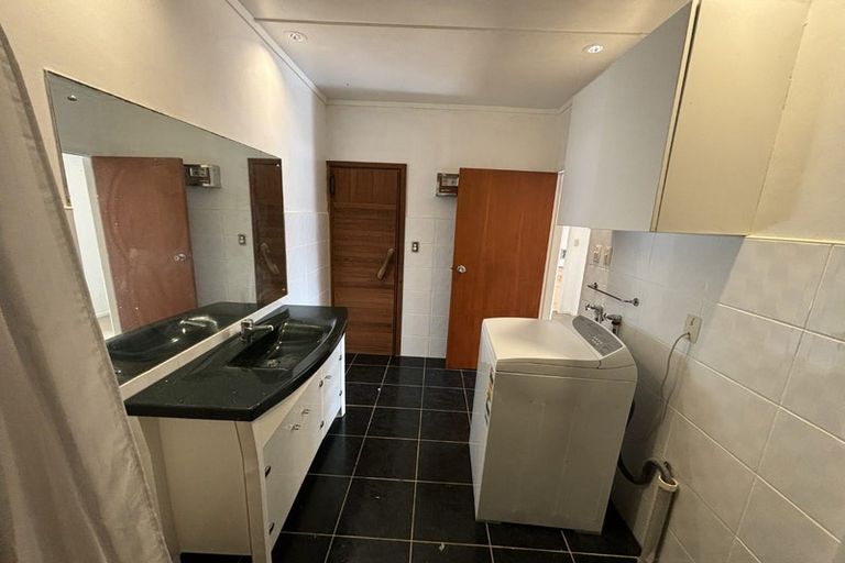 Photo of property in 53 Hawker Street, Mount Victoria, Wellington, 6011