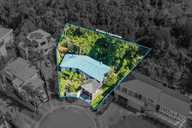 Photo of property in 11 Luke Place, Eastern Beach, Auckland, 2012