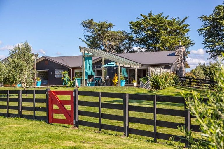 Photo of property in 1 Campbell Drive, Martinborough, 5711