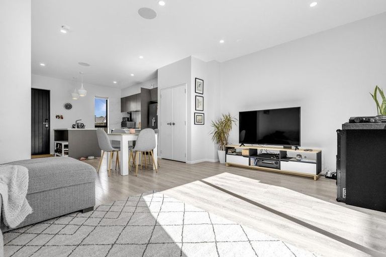 Photo of property in 12 Goodfellow Lane, Flat Bush, Auckland, 2019