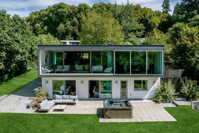 Photo of property in 10 Tapley Paddock, Wanaka, 9305