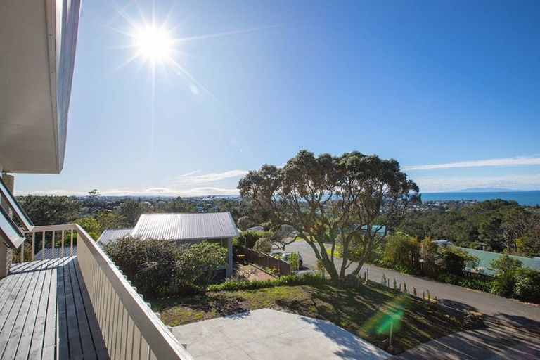 Photo of property in 4 Dalmeny Close, Murrays Bay, Auckland, 0630