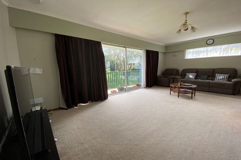 Photo of property in 53 Stewart Drive, Newlands, Wellington, 6037