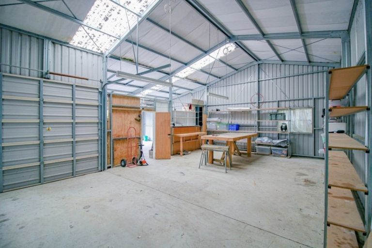 Photo of property in 140 Aokautere Drive, Fitzherbert, Palmerston North, 4410