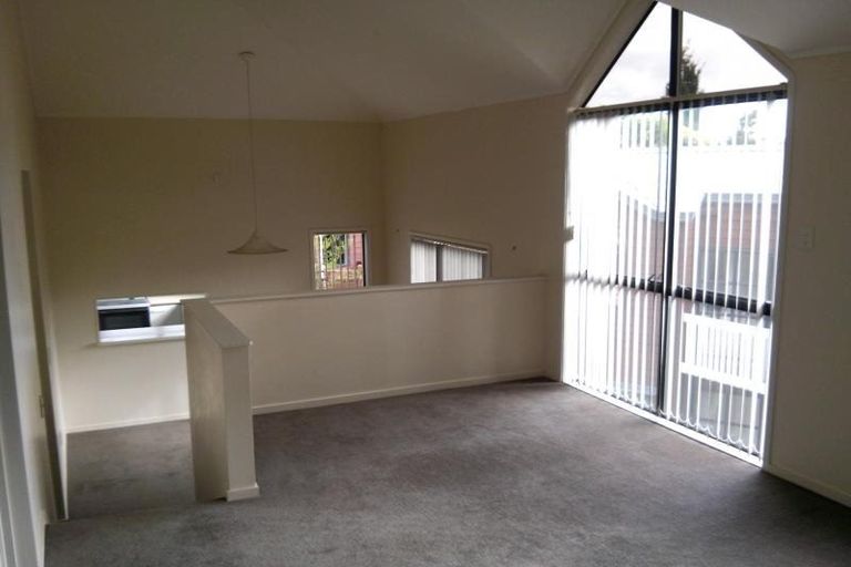 Photo of property in 4/41 Howard Road, Northcote, Auckland, 0627