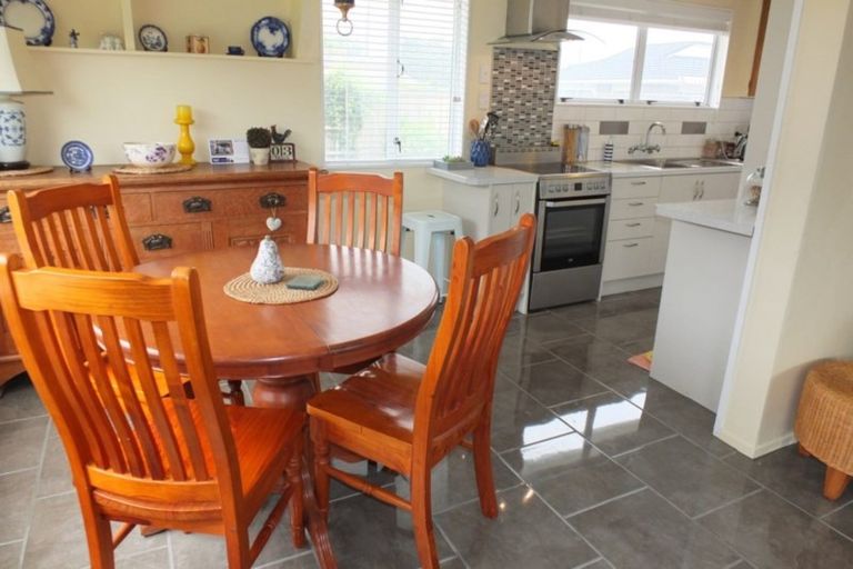 Photo of property in 14 Holben Parade, Foxton Beach, Foxton, 4815