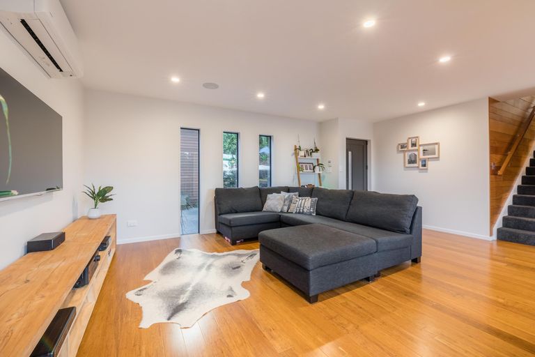 Photo of property in 410a Scenic Drive, Waiatarua, Auckland, 0612