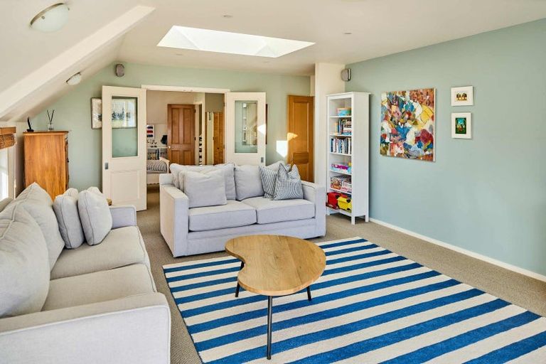 Photo of property in 10 Tui Road, Days Bay, Lower Hutt, 5013