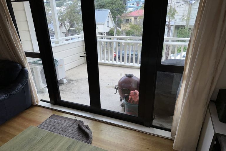 Photo of property in 132 Aro Street, Aro Valley, Wellington, 6021