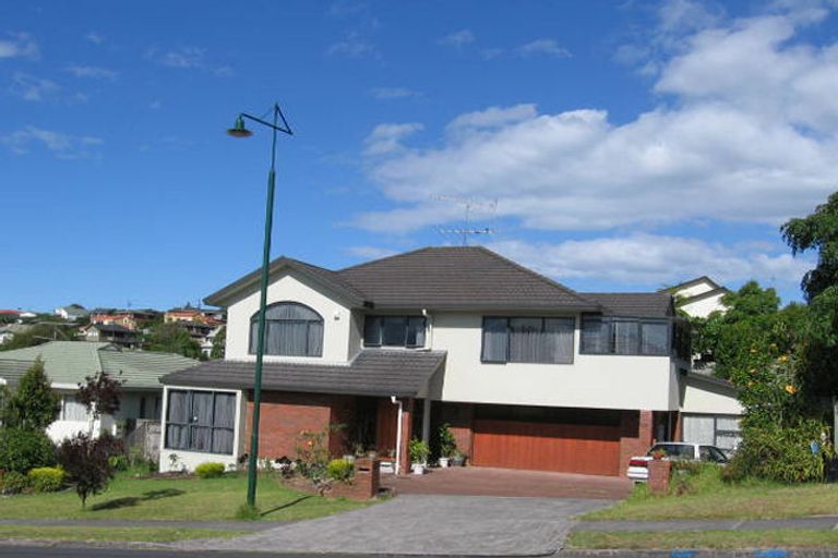 Photo of property in 54 Goldfinch Rise, Unsworth Heights, Auckland, 0632