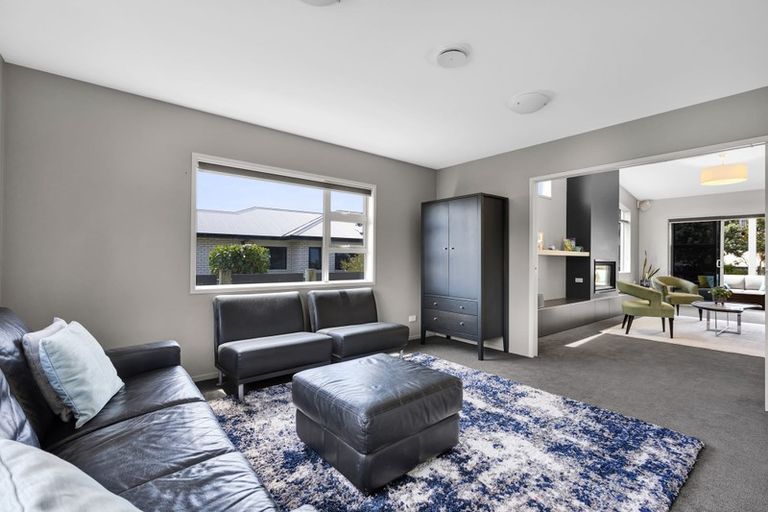 Photo of property in 32 Redwood Crescent, Hurdon, New Plymouth, 4310