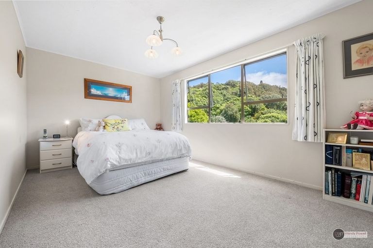 Photo of property in 3a Panorama Grove, Harbour View, Lower Hutt, 5010