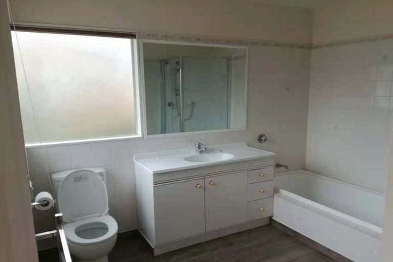 Photo of property in 36a Crichton Terrace, Hauraki, Auckland, 0622