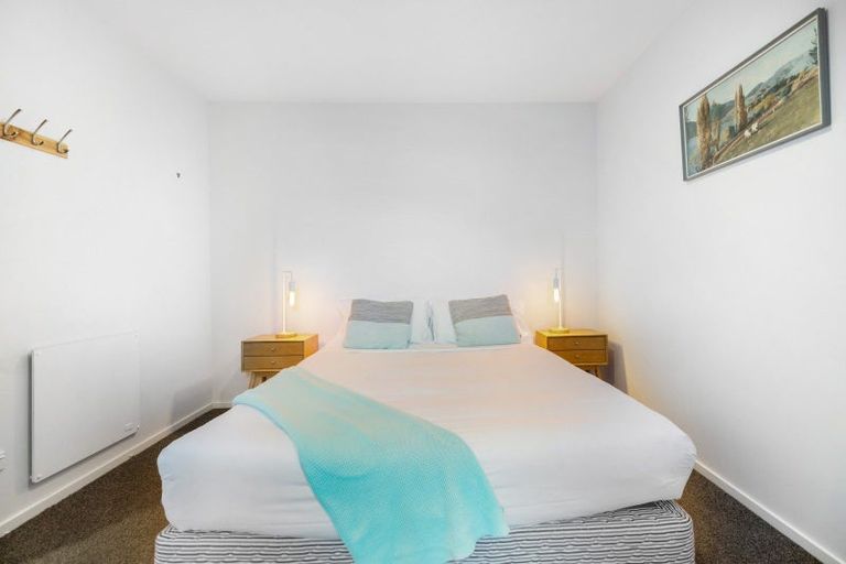 Photo of property in 14a Mckerrow Place, Sunshine Bay, Queenstown, 9300