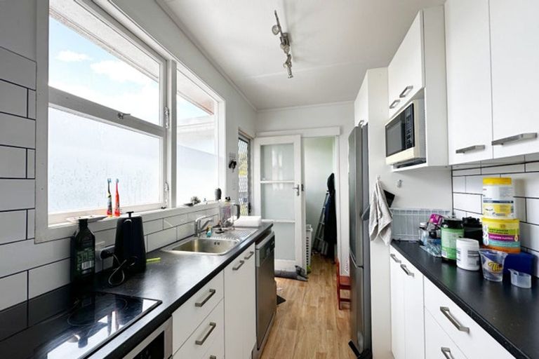 Photo of property in 18 Lingfield Street, Glenfield, Auckland, 0629