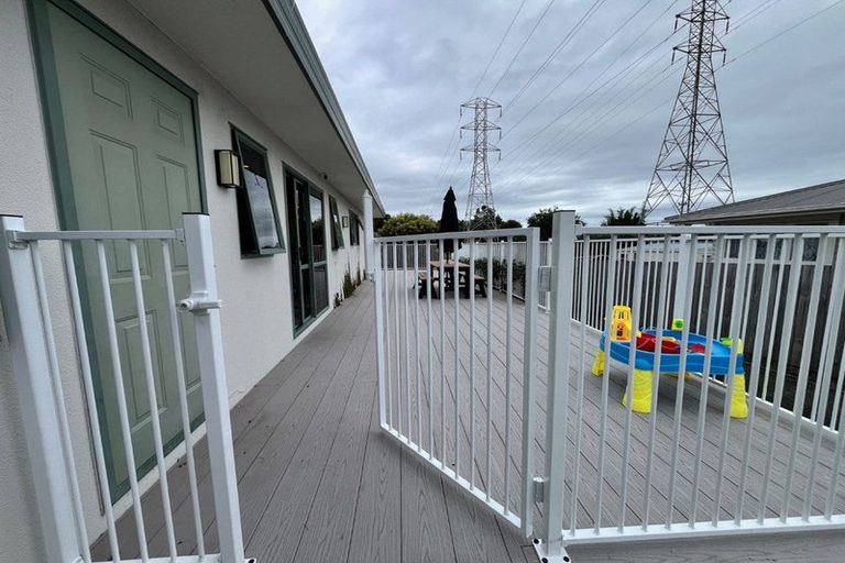 Photo of property in 12a Grainger Road, Te Atatu South, Auckland, 0610